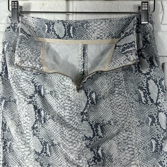 Free People Snakeskin Print Mini Skirt Grey and White Size 2 - Picture 7 of 9